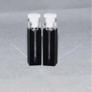 29QS10. Kuweta kwarcowa obj. 0,7 ml, czerniona, półmikro z korkiem10mm 