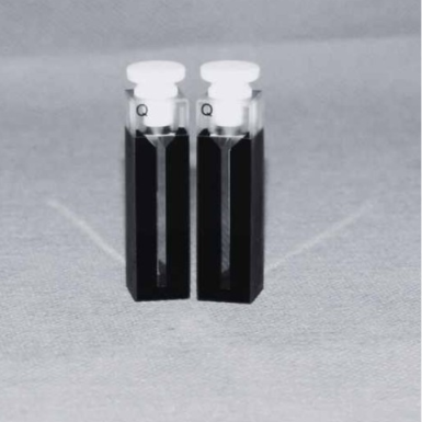 29QS10. Kuweta kwarcowa obj. 0,7 ml, czerniona, półmikro z korkiem10mm 