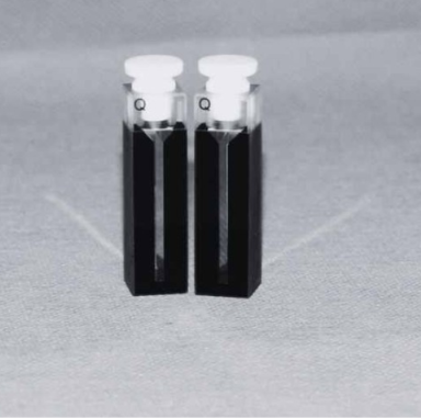 28QS10. Kuweta kwarcowa obj. 1,4 ml, czerniona, półmikro z korkiem teflonowym 10mm 