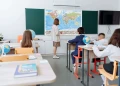 Świat polityczny - mapa szkolna ścienna - różne wymiary